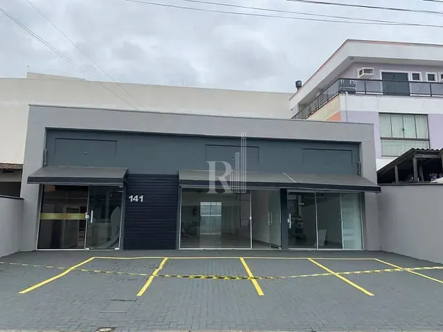Sala com 138m², à venda ou para alugar, no bairro Centro em Tijucas