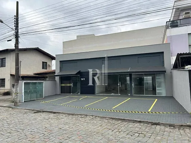 Sala com 138m², à venda ou para alugar, no bairro Centro em Tijucas