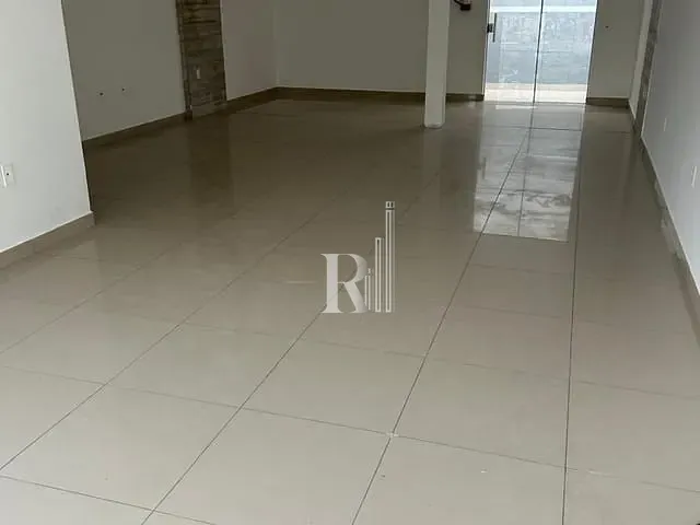 Sala com 138m², à venda ou para alugar, no bairro Centro em Tijucas