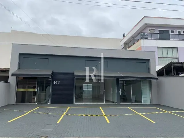 Sala com 138m², à venda ou para alugar, no bairro Centro em Tijucas