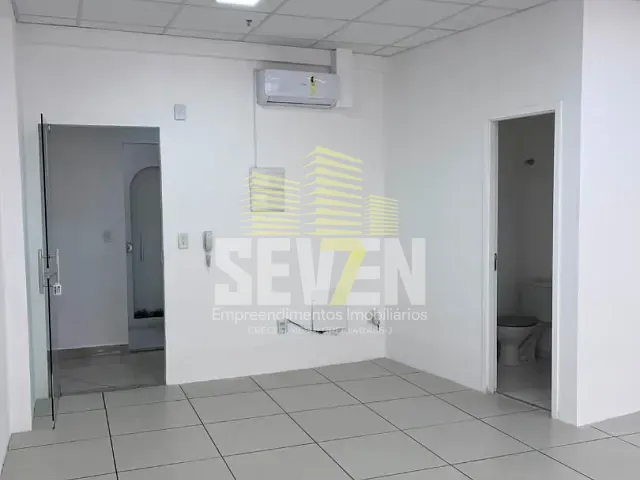 Sala com 32m², à venda ou para alugar, no bairro Centro em Bauru
