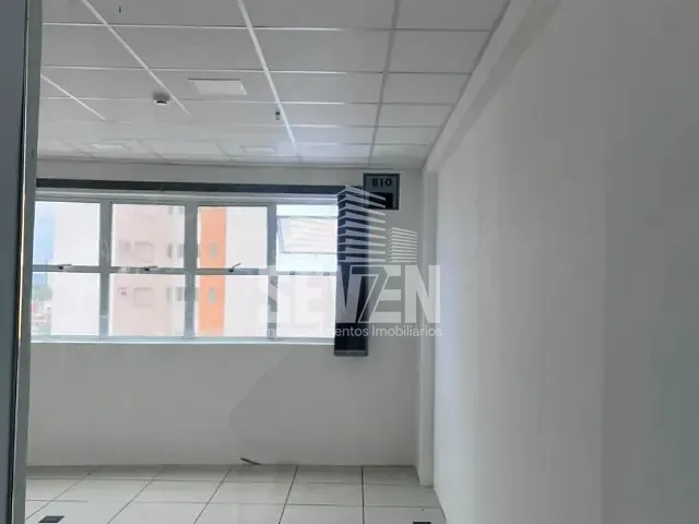 Sala com 32m², à venda ou para alugar, no bairro Centro em Bauru