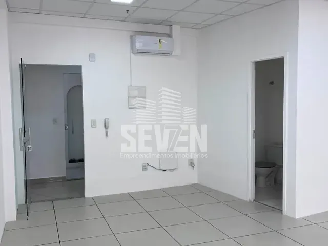 Sala com 32m², à venda ou para alugar, no bairro Centro em Bauru