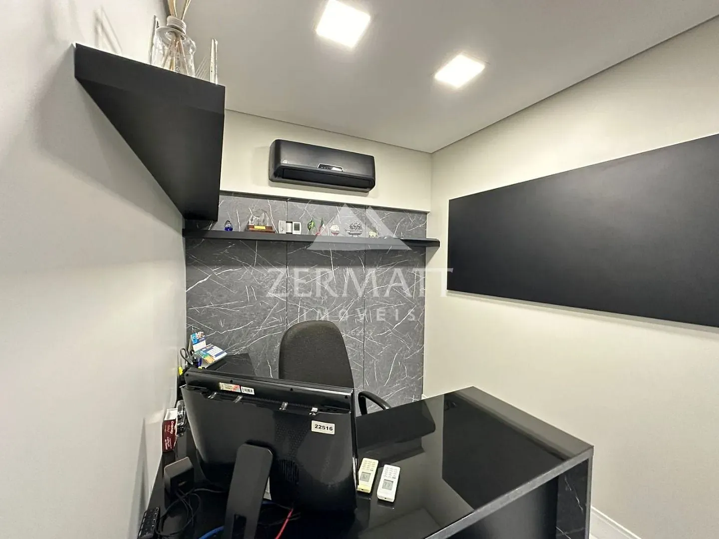 Sala Comercial Mobiliada no Centro de Blumenau - Pronta para Entrar! — foto 2
