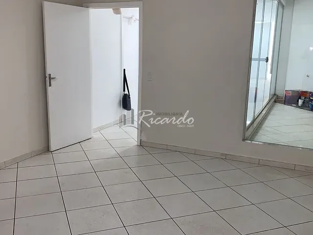 Sala para alugar, no bairro Centro em Arapongas