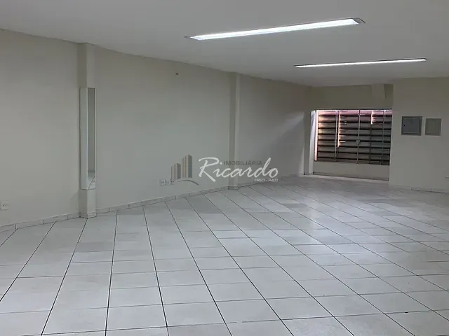 Sala para alugar, no bairro Centro em Arapongas