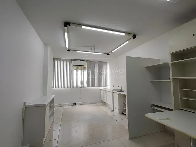 Sala com 40m², para alugar, no bairro Centro em Curitiba