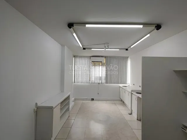 Sala com 40m², para alugar, no bairro Centro em Curitiba