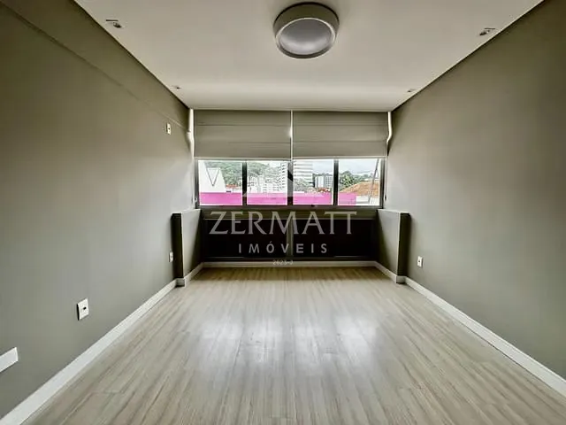 Sala com 40m², à venda ou para alugar, no bairro Centro (Blumenau) em Blumenau