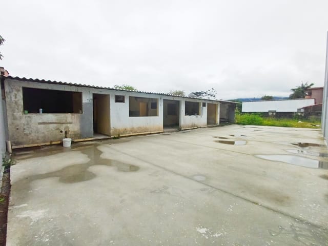 Sala à venda ou para alugar, no bairro Albatróz em Bertioga
