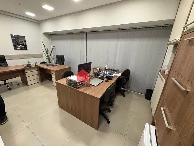 Sala à venda, no bairro Loteamento Residencial e Comercial Bosque Flamboyant em Taubaté