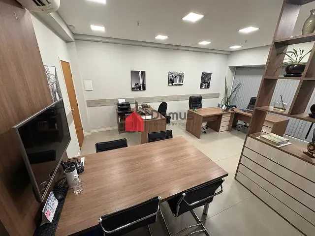 Sala à venda, no bairro Loteamento Residencial e Comercial Bosque Flamboyant em Taubaté