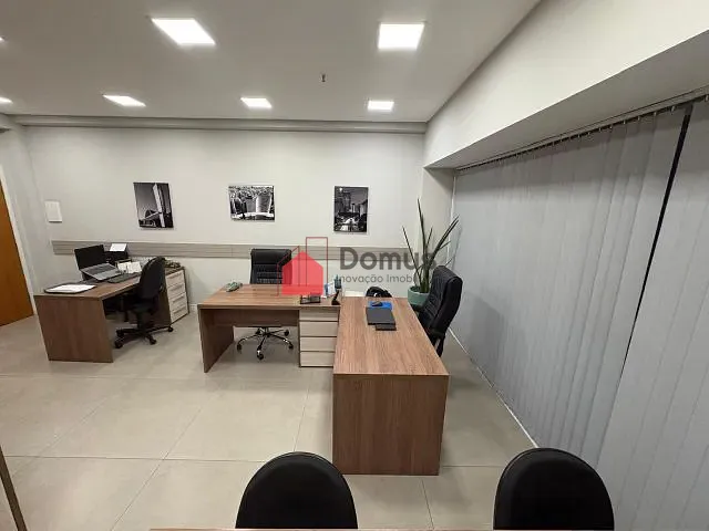 Sala à venda, no bairro Loteamento Residencial e Comercial Bosque Flamboyant em Taubaté