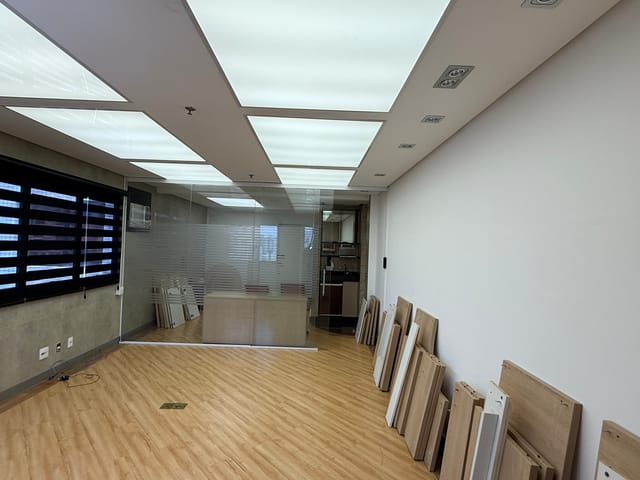 Foto do Sala - Sala com 40m² para locação: 2 BANHEIROS, 2 VAGAS a 560 metros do Metrô Praça da Árvore. | Paulista Imóveis.