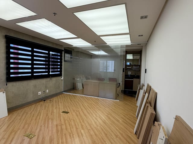 Foto do Sala - Sala com 40m² para locação: 2 BANHEIROS, 2 VAGAS a 560 metros do Metrô Praça da Árvore. | Paulista Imóveis.