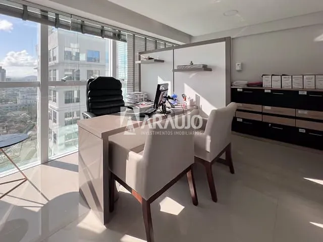 Sala à venda, no bairro Centro em Itajaí