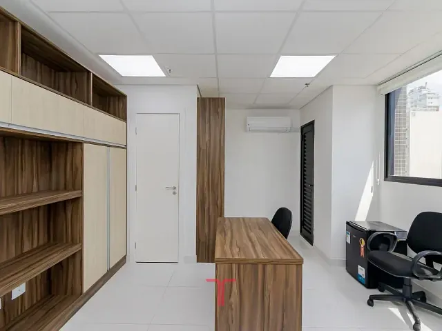 Sala com 32m², à venda, no bairro Centro em Curitiba