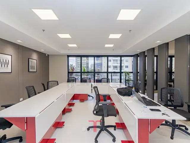 Sala com 32m², à venda, no bairro Centro em Curitiba