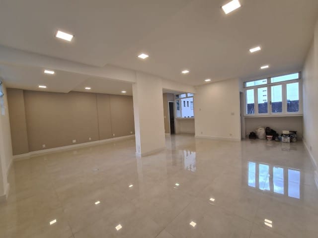 Sala à venda, no bairro Centro em Petrópolis