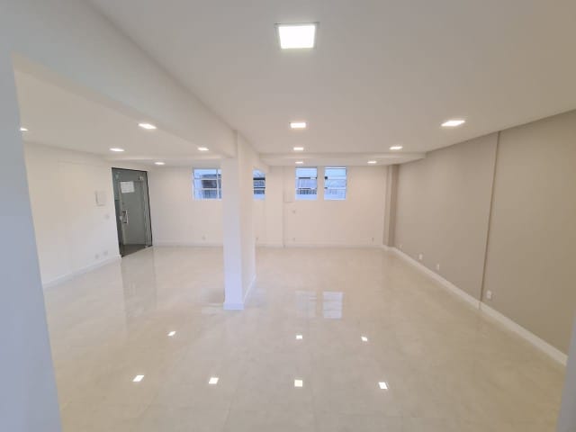 Sala à venda, no bairro Centro em Petrópolis