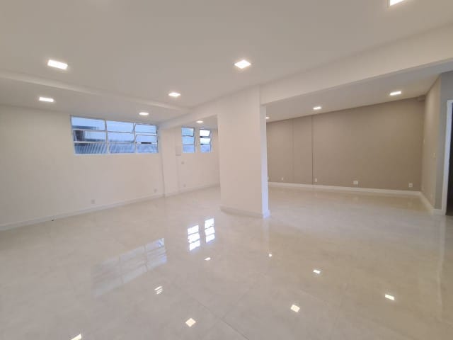 Sala à venda, no bairro Centro em Petrópolis