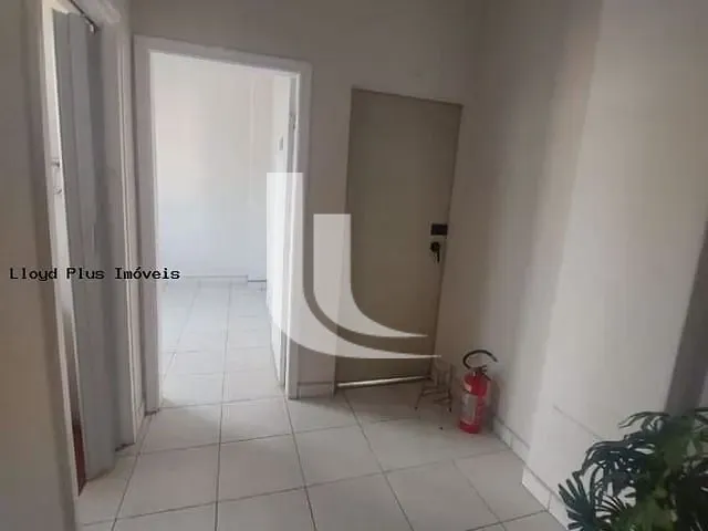 Sala à venda ou para alugar, no bairro Centro Histórico de São Paulo em São Paulo