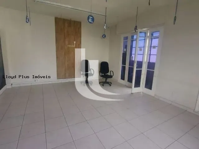 Sala à venda ou para alugar, no bairro Centro Histórico de São Paulo em São Paulo