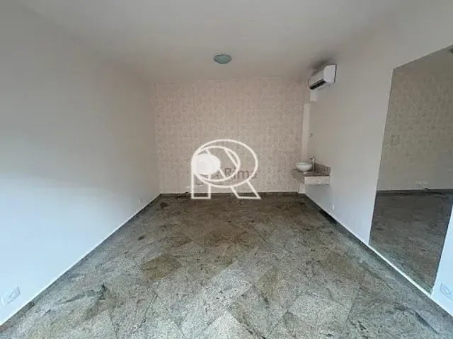 Sala à venda ou para alugar, no bairro Centro em Registro