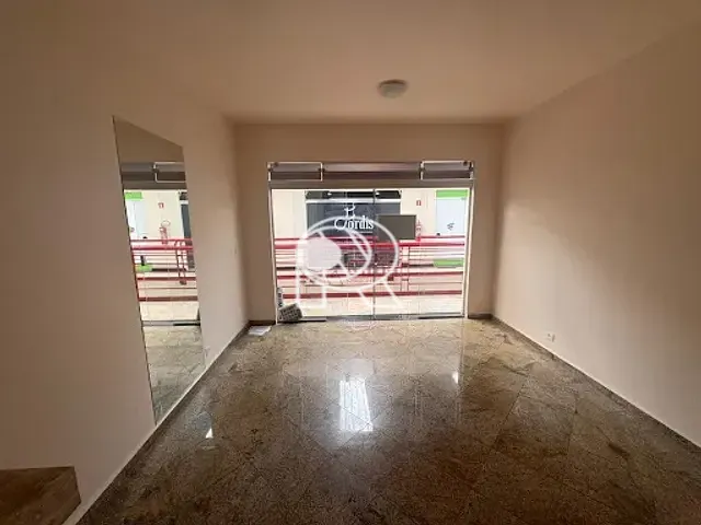 Sala à venda ou para alugar, no bairro Centro em Registro