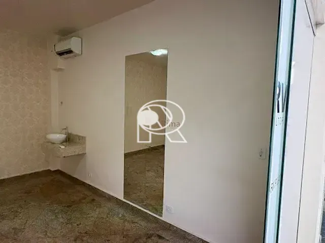 Sala à venda ou para alugar, no bairro Centro em Registro