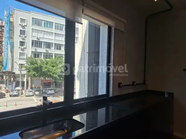 Sala com 70m², para alugar, no bairro Leblon em Rio de Janeiro