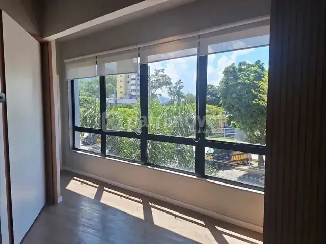 Sala com 70m², para alugar, no bairro Leblon em Rio de Janeiro