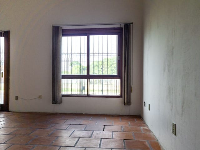 Sala à venda ou para alugar, no bairro Centro em Pelotas