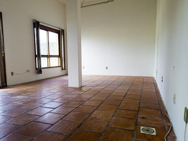 Sala à venda ou para alugar, no bairro Centro em Pelotas