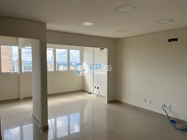 Sala com 105m², à venda, no bairro Centro em Ibiporã