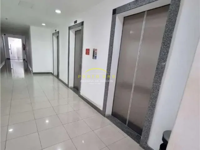 Sala à venda, no bairro Stiep em Salvador