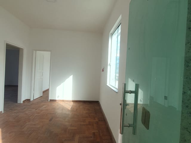 Sala com 30m², para alugar, no bairro Campo Grande em Rio de Janeiro