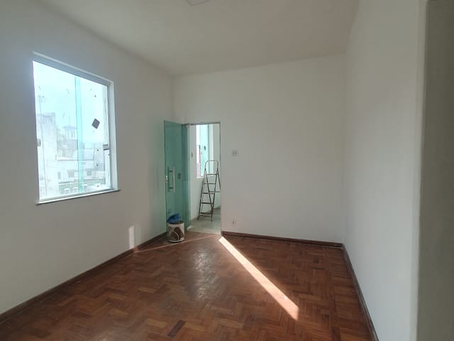 Sala com 30m², para alugar, no bairro Campo Grande em Rio de Janeiro