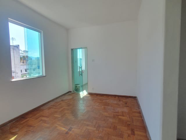 Sala com 30m², para alugar, no bairro Campo Grande em Rio de Janeiro