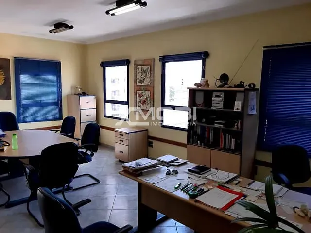 Sala à venda ou para alugar, no bairro Jardim Pitangueiras I em Jundiaí