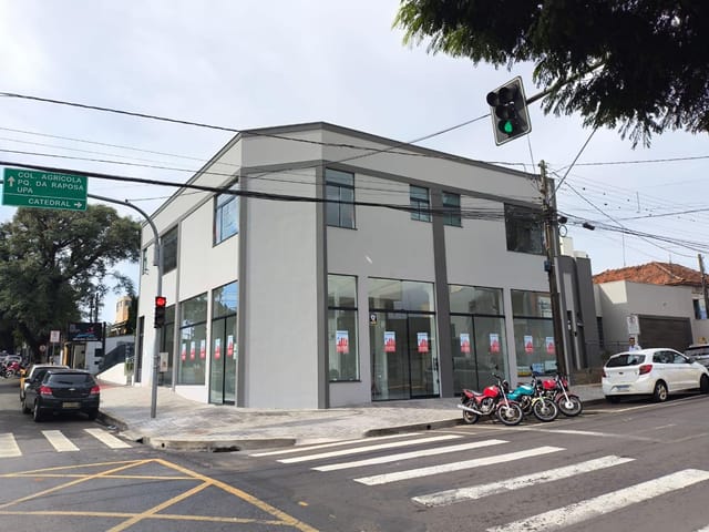 Foto do Sala - IMPERDÍVEL! SALA COMERCIAL TÉRREA NOVA PARA LOCAÇÃO — ESQUINA DE GRANDE FLUXO NO CENTRO DE APUCARANA! | J. Mareze Imóveis Ltda