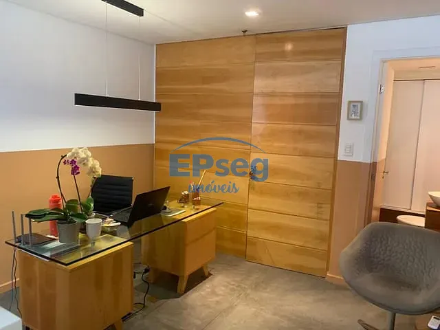Sala à venda, no bairro Stiep em Salvador
