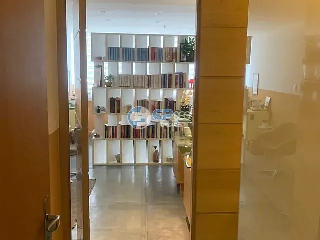 Sala à venda, no bairro Stiep em Salvador