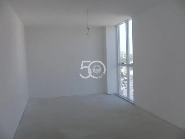 Sala 1 quarto e 1 banheiro, à venda, no bairro Taquara em Rio de Janeiro
