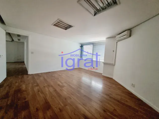 Sala à venda ou para alugar, no bairro Cidade Monções em São Paulo