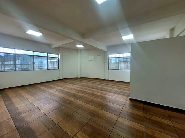 Sala com 60m², para alugar, no bairro Vila Valqueire em Rio de Janeiro