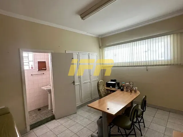 Sala à venda ou para alugar, no bairro Centro em Taubaté