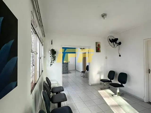 Sala à venda ou para alugar, no bairro Centro em Taubaté