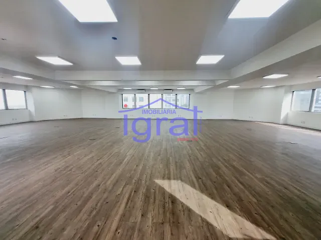 Sala à venda ou para alugar, no bairro Cidade Monções em São Paulo