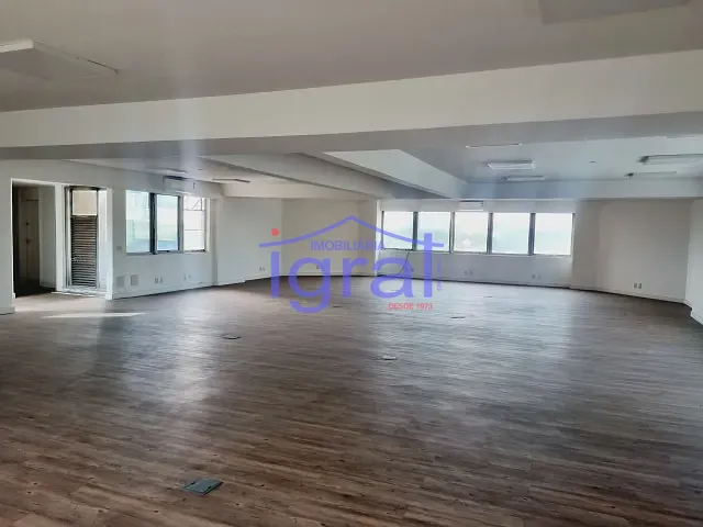 Sala à venda ou para alugar, no bairro Cidade Monções em São Paulo